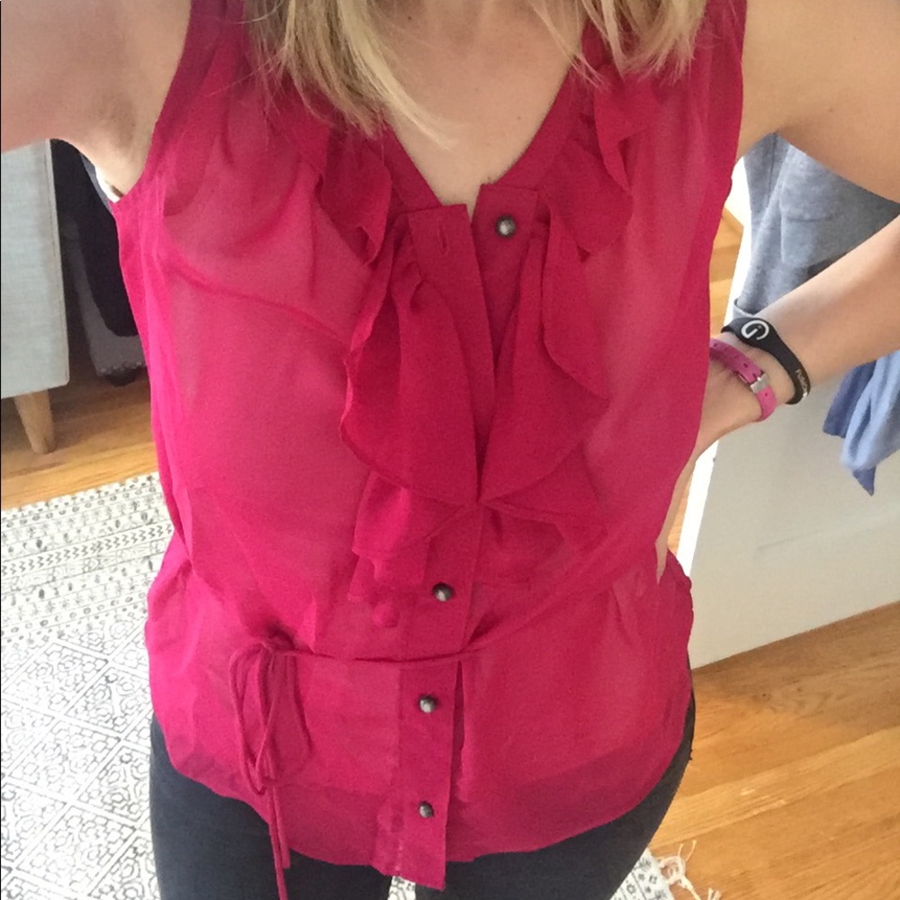 Elegant ruffled sleeveless magenta blouse with tie